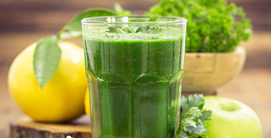 Citroen in een Detox Green Juice